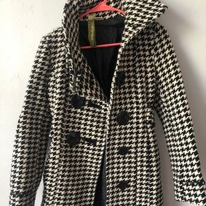 Adorable Black / White Houndstooth peacoat